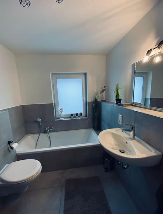 Grosse Moderne Ferienwohnung Auch Als Monteur Unterkunft Nutzbar, In Stolberg - Vicht ภายนอก รูปภาพ