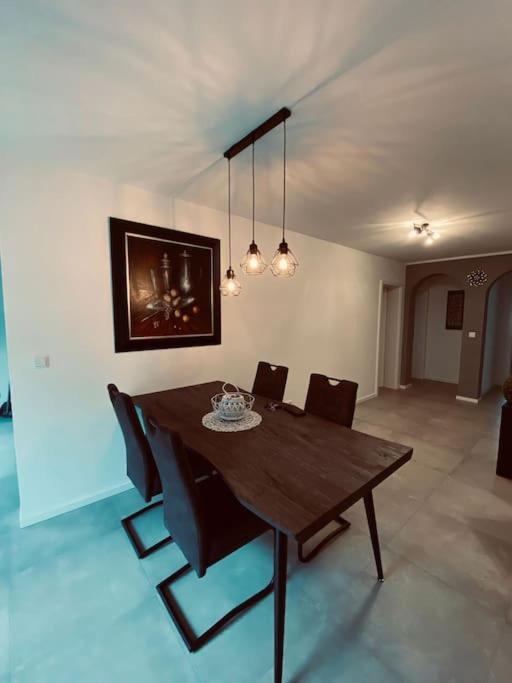 Grosse Moderne Ferienwohnung Auch Als Monteur Unterkunft Nutzbar, In Stolberg - Vicht ภายนอก รูปภาพ