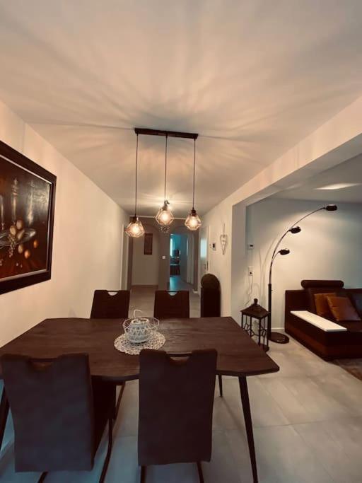Grosse Moderne Ferienwohnung Auch Als Monteur Unterkunft Nutzbar, In Stolberg - Vicht ภายนอก รูปภาพ